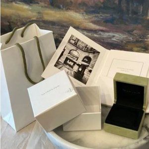 Van Cleef & Arpels Jewelry box (necklace)